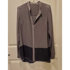 Elie Tahari Silk Blouse Size Small Gray/Dark Blue Sheer Bottom Panel.